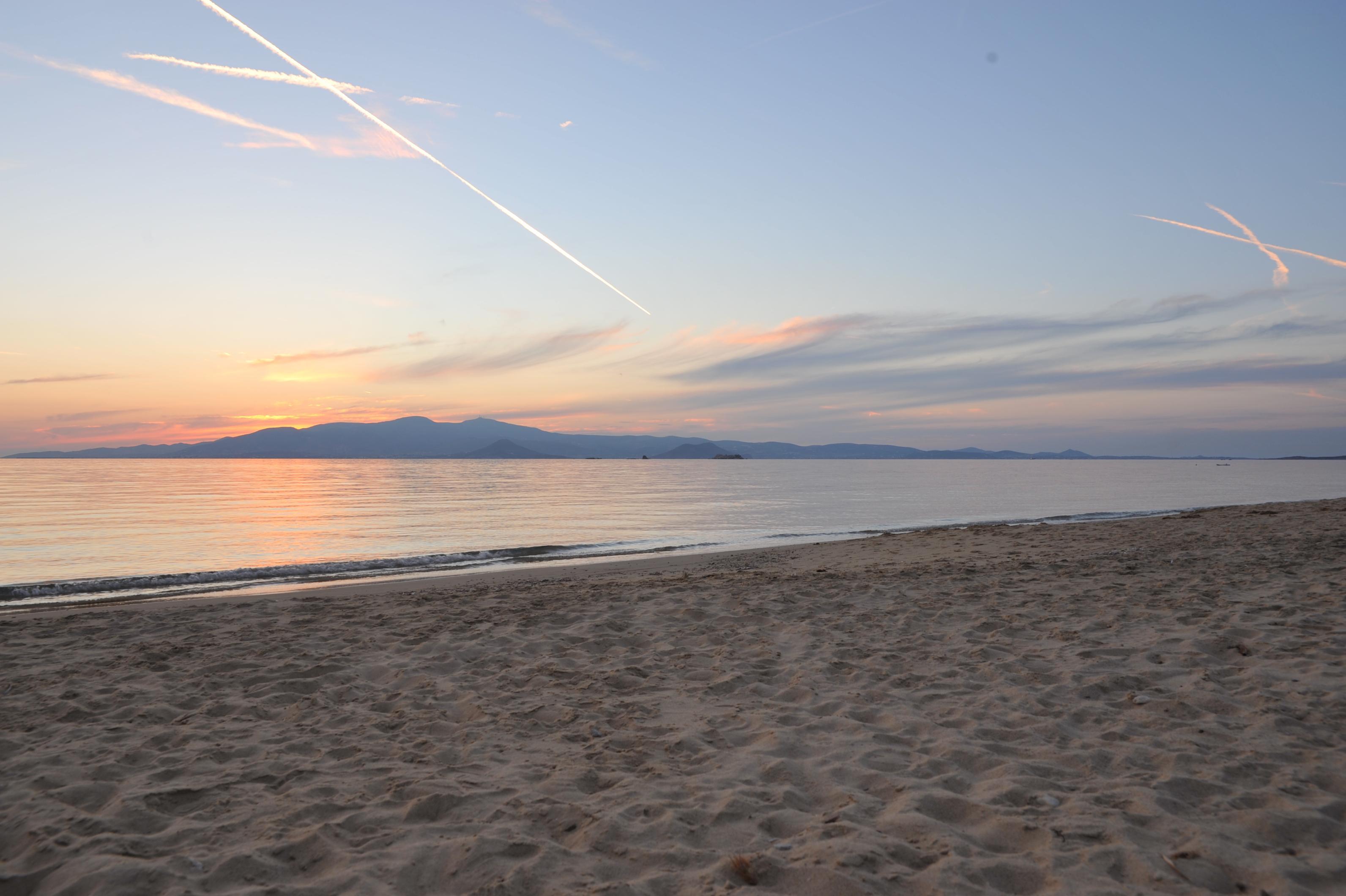 Medusa Beach Resort & Suites Plaka  Bagian luar foto